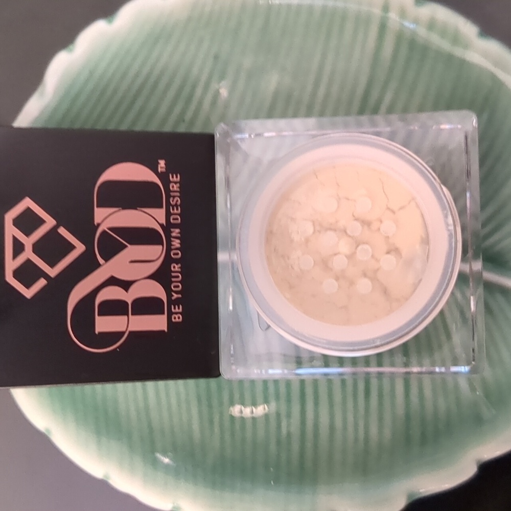 Loose Setting Powder - Picture 4 of 4